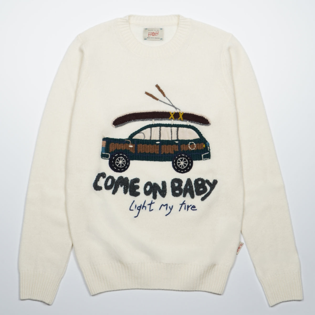Maglione Girocollo BOB Scott R00636 Latte in Misto Lana con Ricamo Auto e Canoa “Come On Baby”