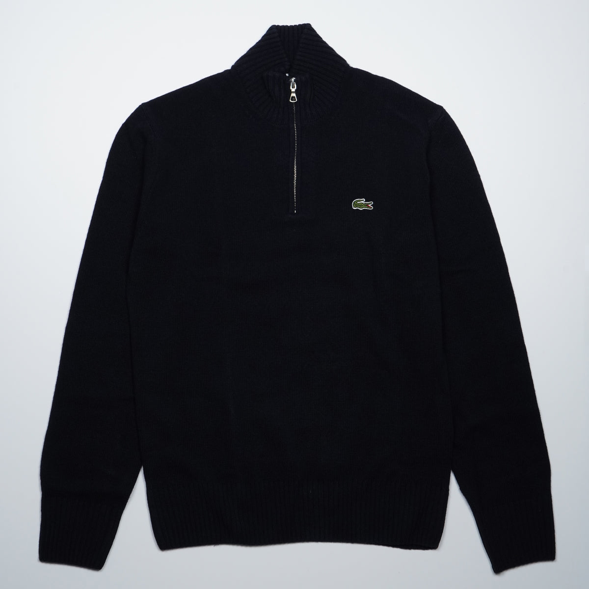 Maglione Lacoste con Collo Alto e Mezza Zip AH3052 166 Blu Navy in 100% Lana Cardata, Classic Fit e Logo Coccodrillo Ricamato
