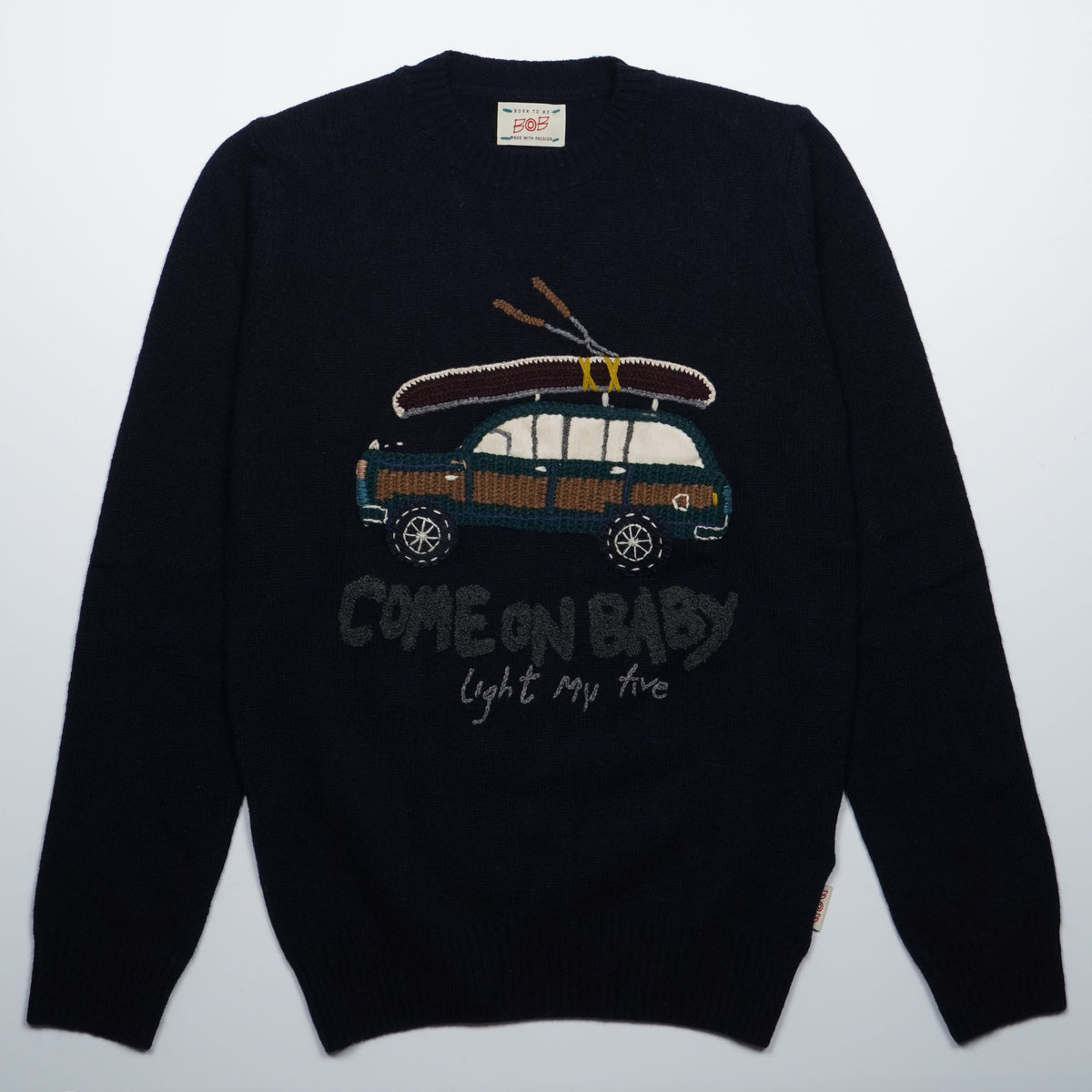Maglione Girocollo BOB Scott R00636 Blu Navy in Misto Lana con Ricamo Auto e Canoa “Come On Baby”