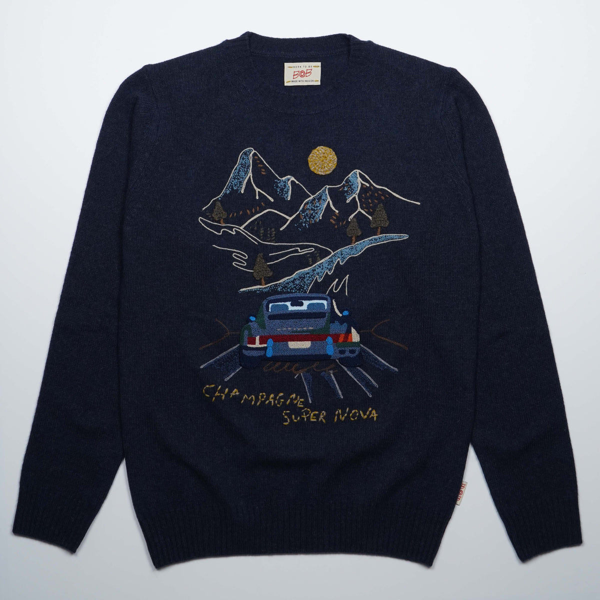 Maglione Girocollo BOB Scott R00637 Blu Navy in Misto Lana con Ricamo Auto e Paesaggio di Montagna