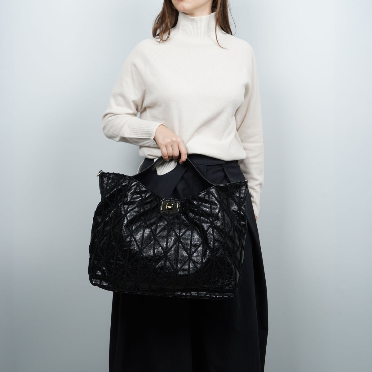 Borsa Ermanno Firenze by Ermanno Scervino Belen 12402279 Nera Large Effetto Vintage con Ricamo Geometrico