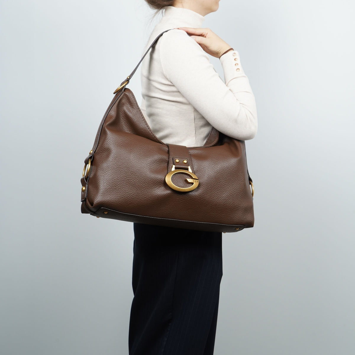 Borsa a Spalla Guess Camden HWBB9308020 Espresso Marrone Scuro con Logo G Dorato