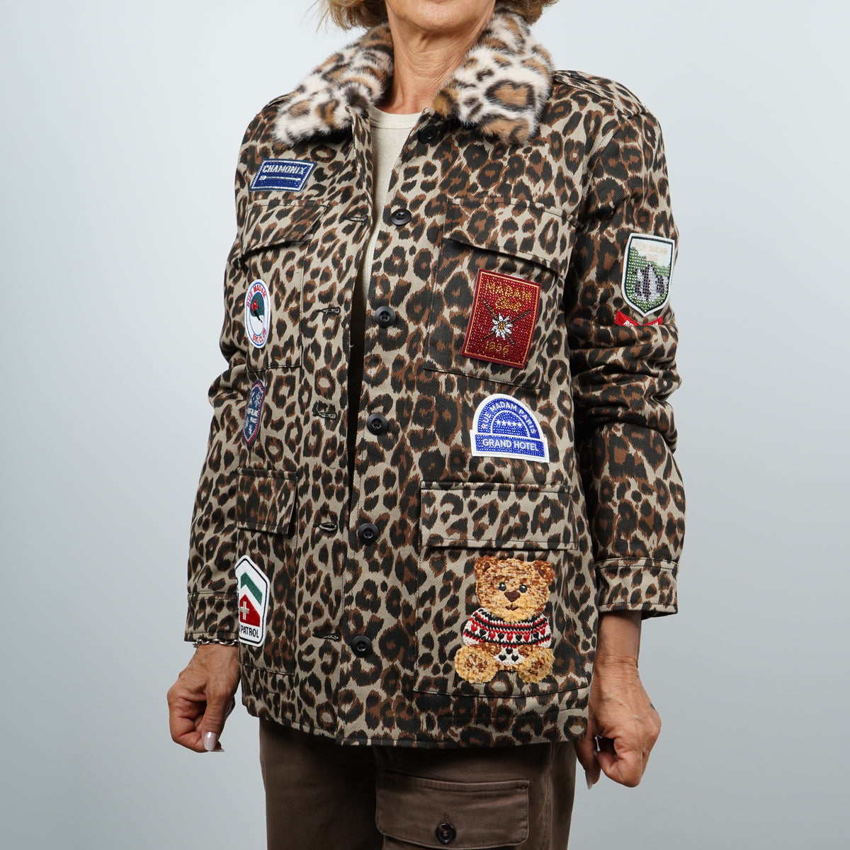 Giacca Rue Madam Paris Safari Winter Jacket 1635 Leopard Animalier in Cotone con Collo Removibile Animalier, Interno in Ecopelliccia e Patch Ricamate