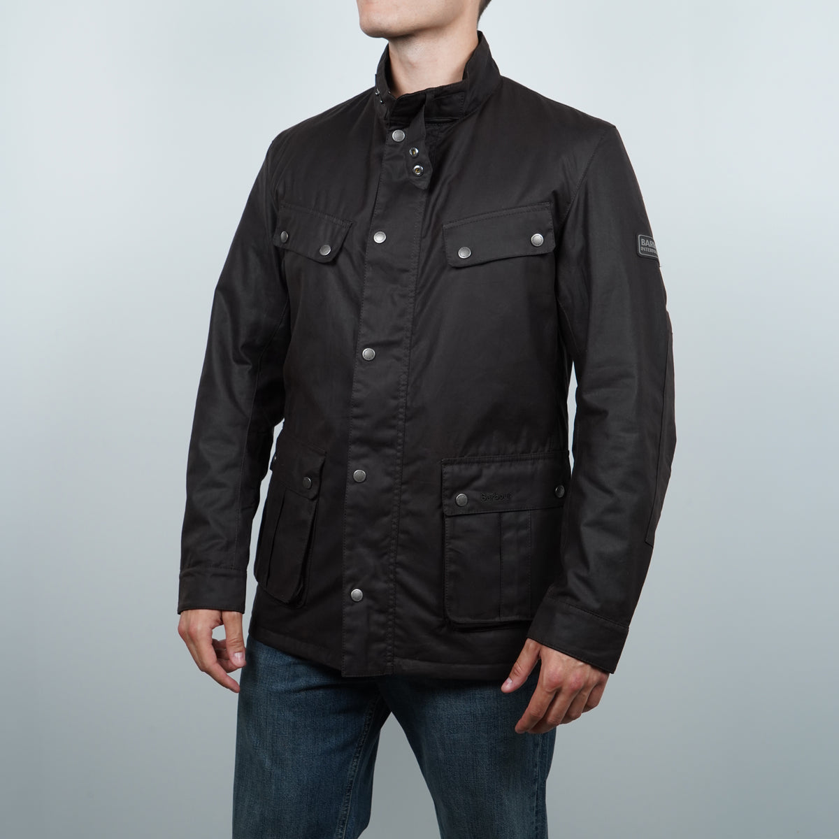 Giubbotto Barbour International Tourer Duke Wax MWX2140 RU52 Rustic Marrone Scuro in Cotone Cerato con Collo in Velluto e Quattro Tasche