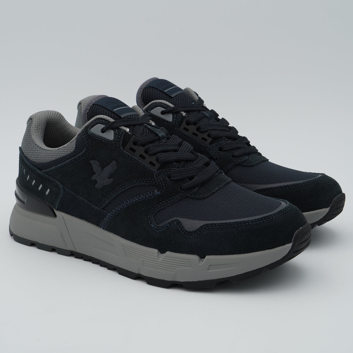 Sneakers Lyle & Scott Suecor Finlay LSMRU00003 116 Blu Navy in Camoscio e Tessuto Tecnico con Suola Chunky Grigia e Logo Aquila