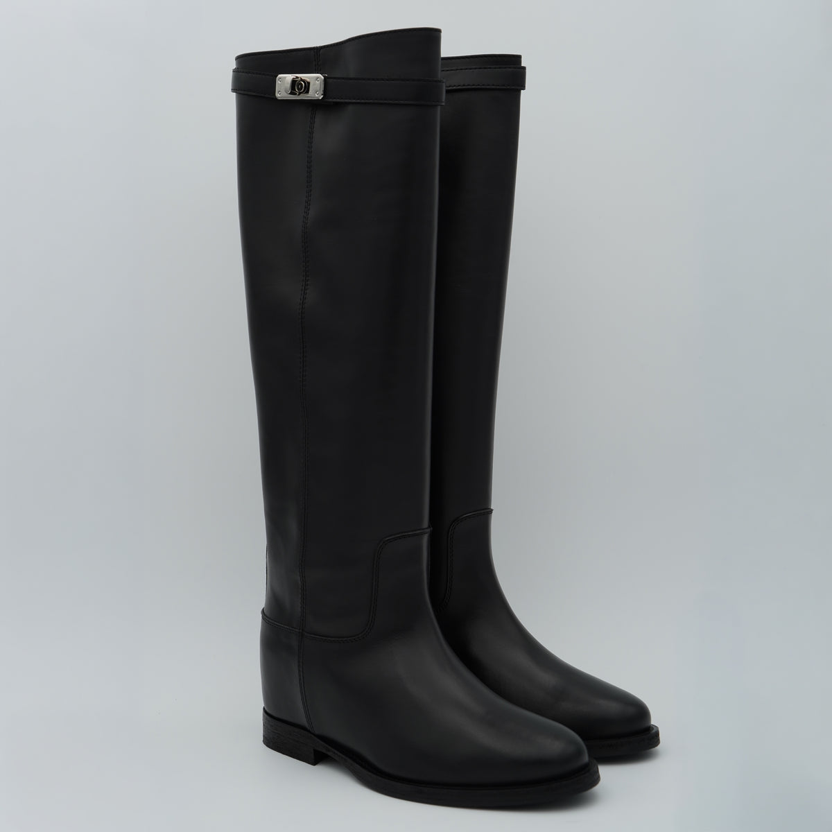 Stivale Via Roma 15 Luxury 4671 Nero con Cinturino e Dettaglio Argento