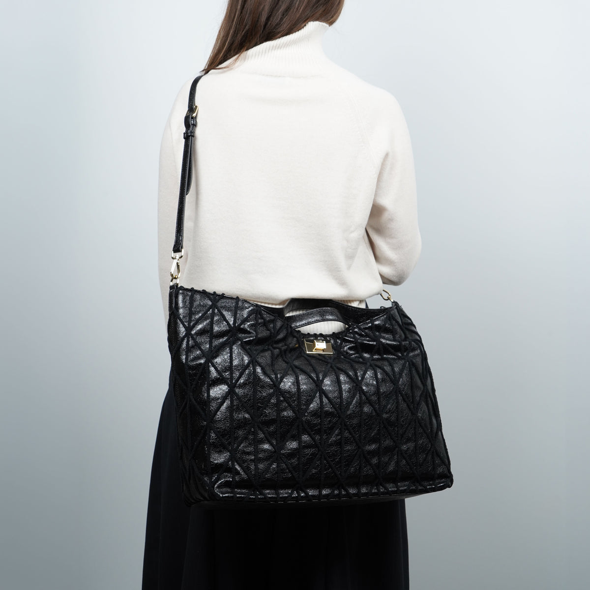 Borsa Ermanno Firenze by Ermanno Scervino Belen 12402279 Nera Large Effetto Vintage con Ricamo Geometrico