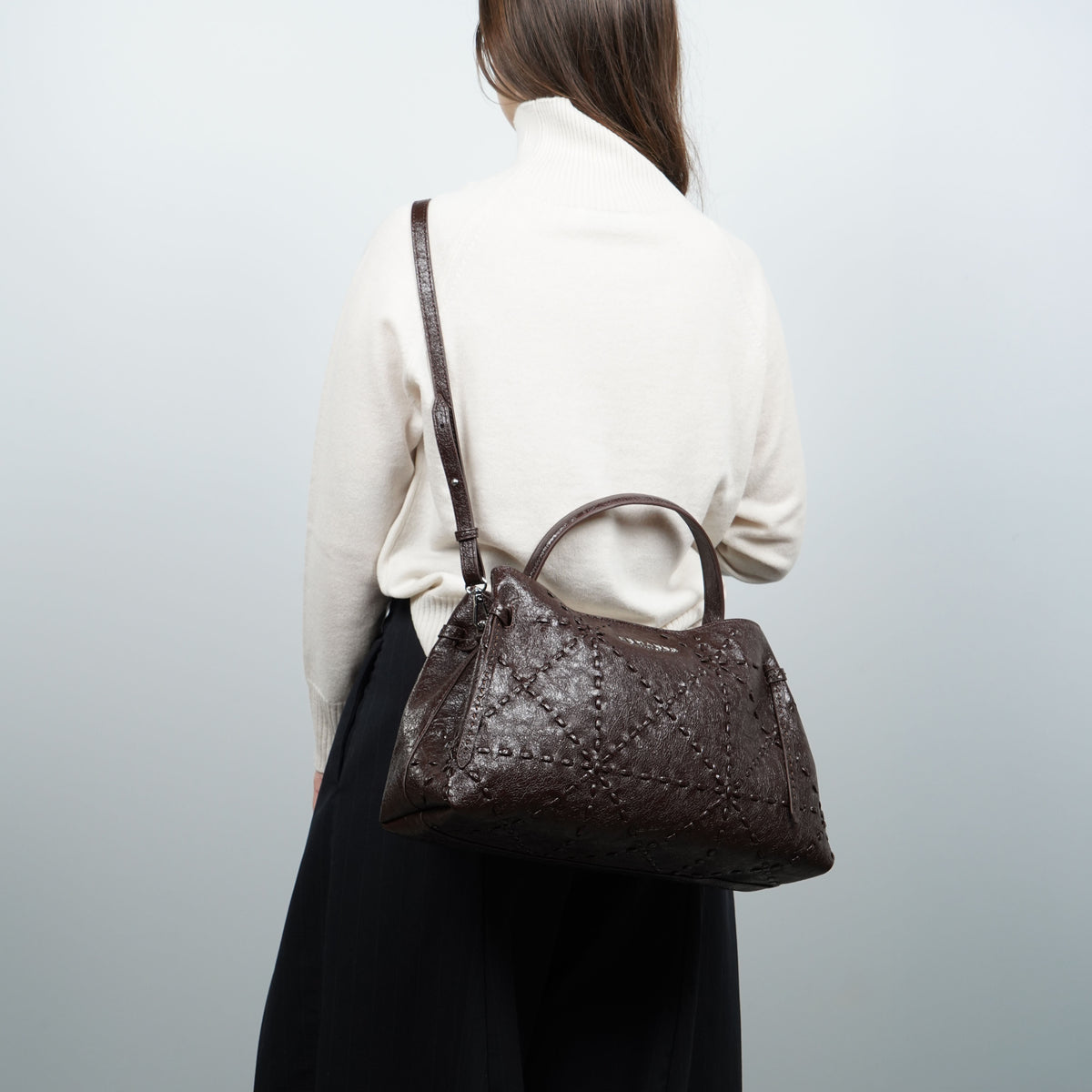 Borsa Ermanno Firenze by Ermanno Scervino Large Tote Brie 12402240 Marrone Scuro con Ricamo Floreale Tono su Tono, Doppio Manico e Logo