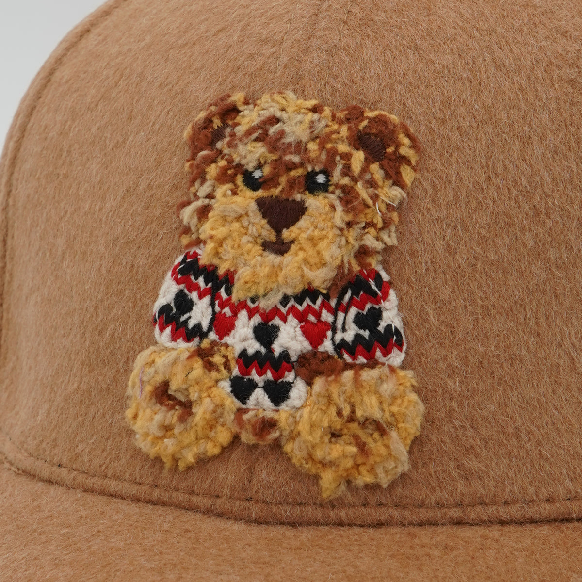 Cappello con Visiera Rue Madam Paris Marvin Love Cap 1616 Camel in Misto Lana con Orsetto Ricamato e Logo Laterale