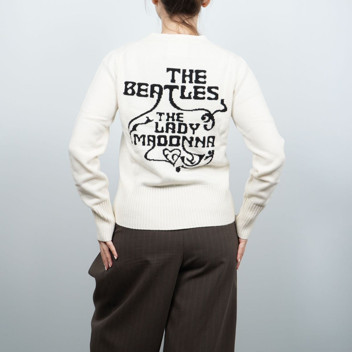 Cardigan SUN68 x The Beatles K46617 Warm Wool Colore 31 Bianco Panna in Misto Lana e Cashmere con Scollo a V, Tasche e Logo Ricamato