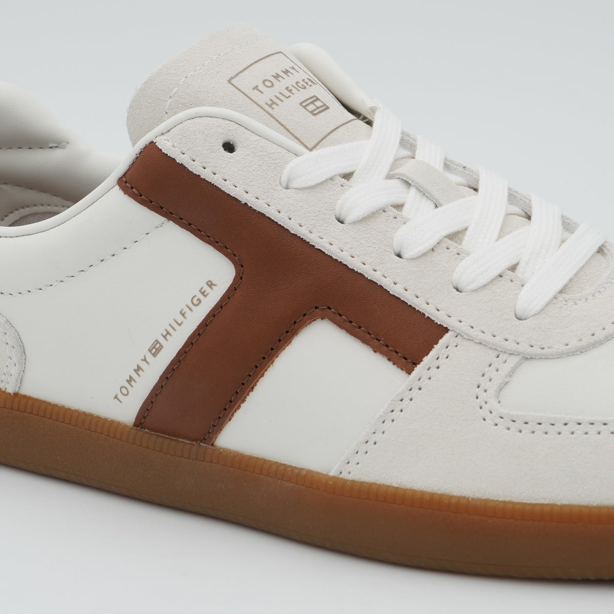 Sneakers Tommy Hilfiger TH Tribeca Leather Mixed Texture FM0FM06068 YBL Ecru in Pelle e Camoscio con Suola Gum