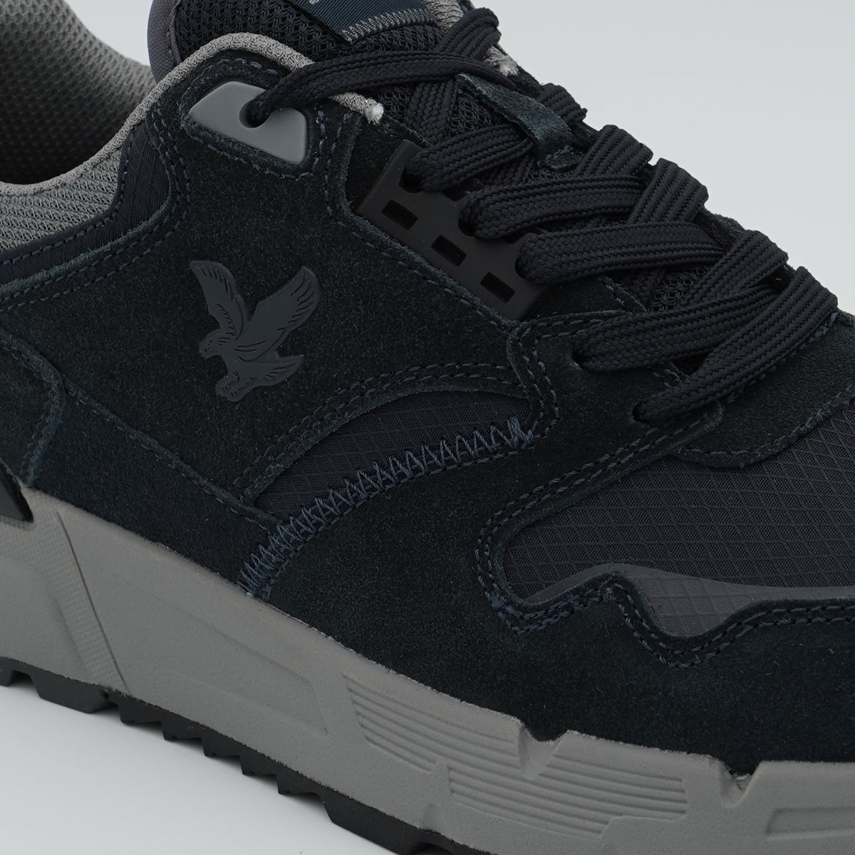 Sneakers Lyle & Scott Suecor Finlay LSMRU00003 116 Blu Navy in Camoscio e Tessuto Tecnico con Suola Chunky Grigia e Logo Aquila