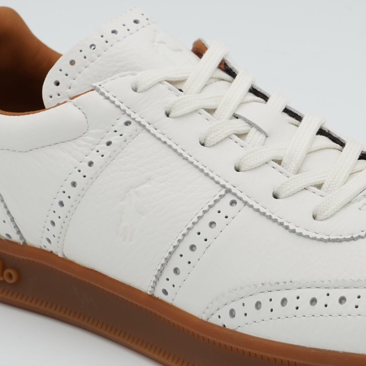 Sneakers Polo Ralph Lauren Heritage Aera Leather Brogue P15727 001 in Pelle Bianca con Dettagli Brogue e Suola Gum