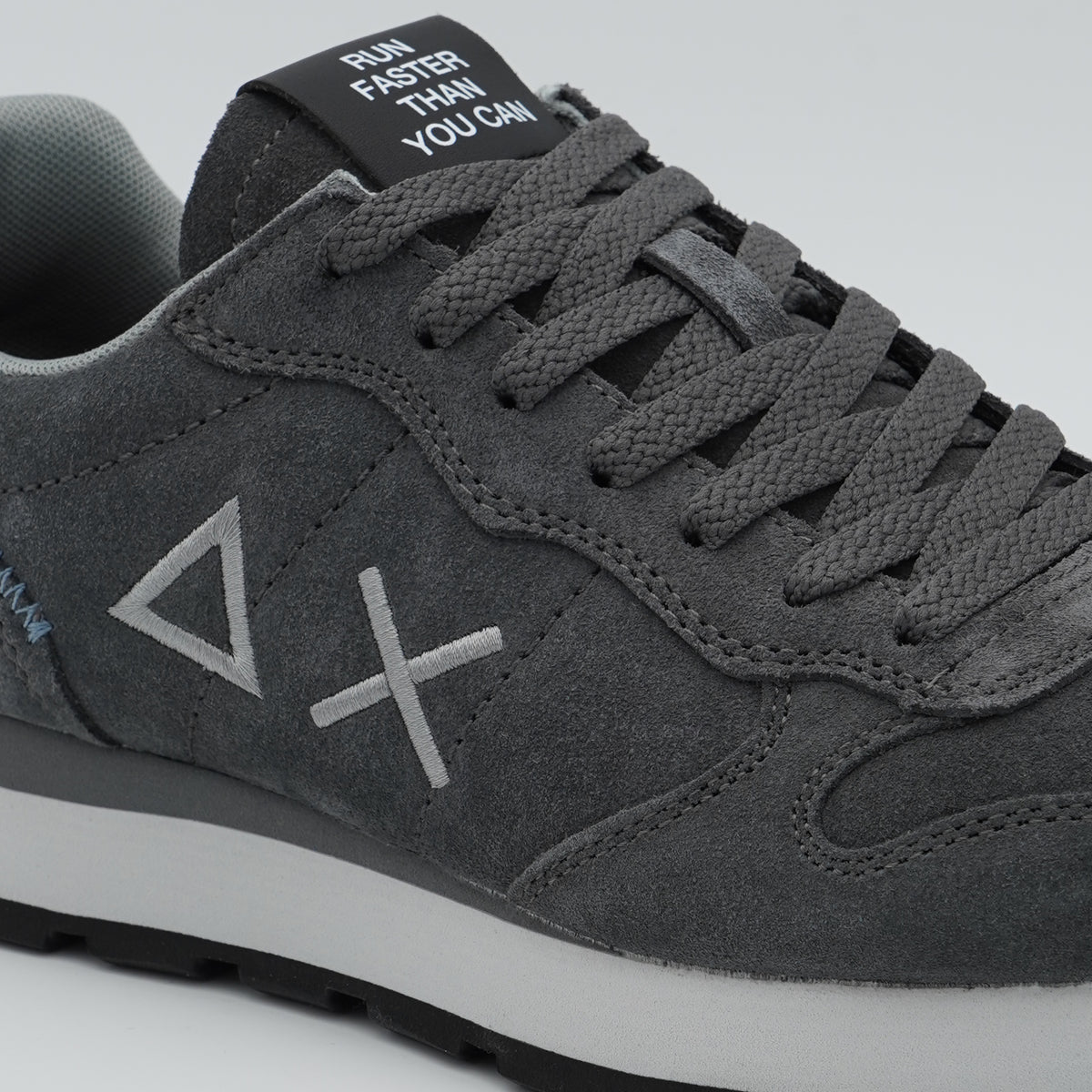 Sneakers SUN68 Tom Suede Z46106 47 Grigio Scuro in Camoscio con Logo Ricamato e Suola EVA