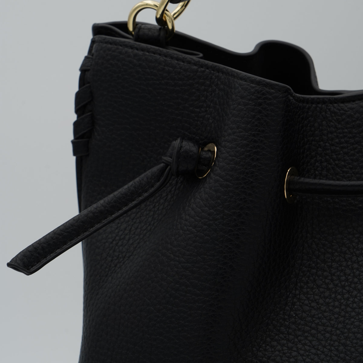 Borsa Hobo Ermanno Firenze by Ermanno Scervino Benedetta 12402198 Nera con Manico a Spalla, Dettagli Oro e Logo Frontale