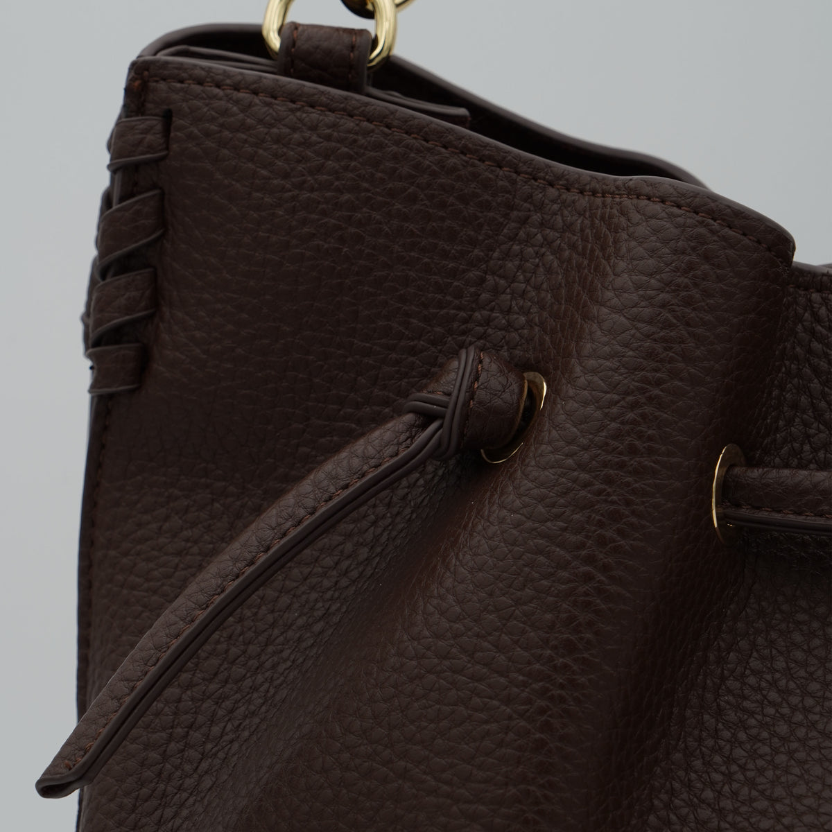 Borsa Hobo Ermanno Firenze by Ermanno Scervino Benedetta 12402198 Marrone Scuro con Manico a Spalla, Dettagli Oro e Logo Frontale