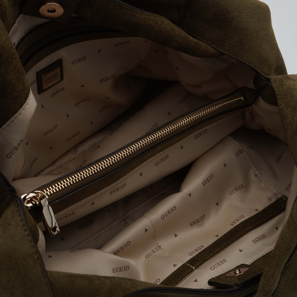 Borsa a Spalla Guess Sunset Maxi Hobo HWSG2314020 Olive Verde Oliva Effetto Camoscio con Morsetto Dorato