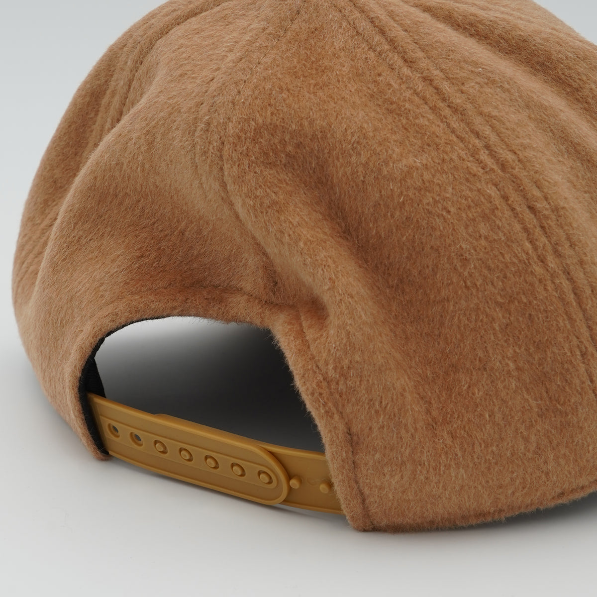Cappello con Visiera Rue Madam Paris Marvin Love Cap 1616 Camel in Misto Lana con Orsetto Ricamato e Logo Laterale
