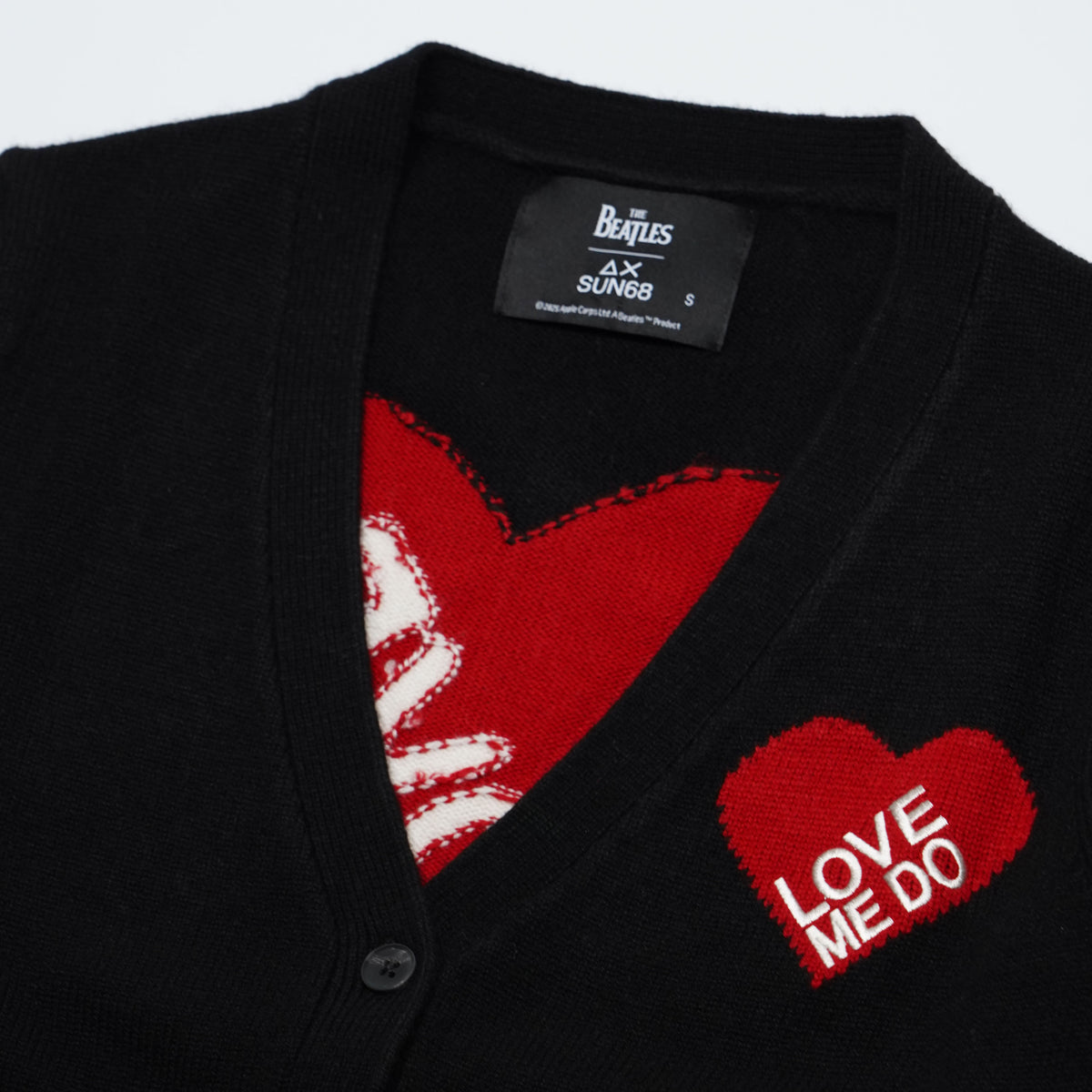 Cardigan SUN68 x The Beatles K46617 Warm Wool Beatles 11 Nero in Misto Lana e Cashmere con Cuore Love Me Do e Tasche Applicate
