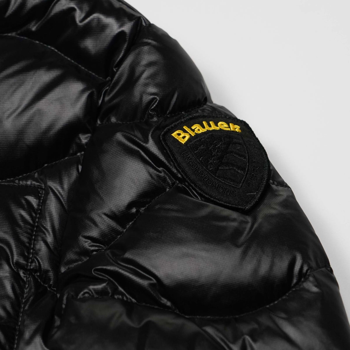 Piumino Blauer Wave Fur Nero Lucido con Cappuccio in Pelliccia Imbottito in Piuma