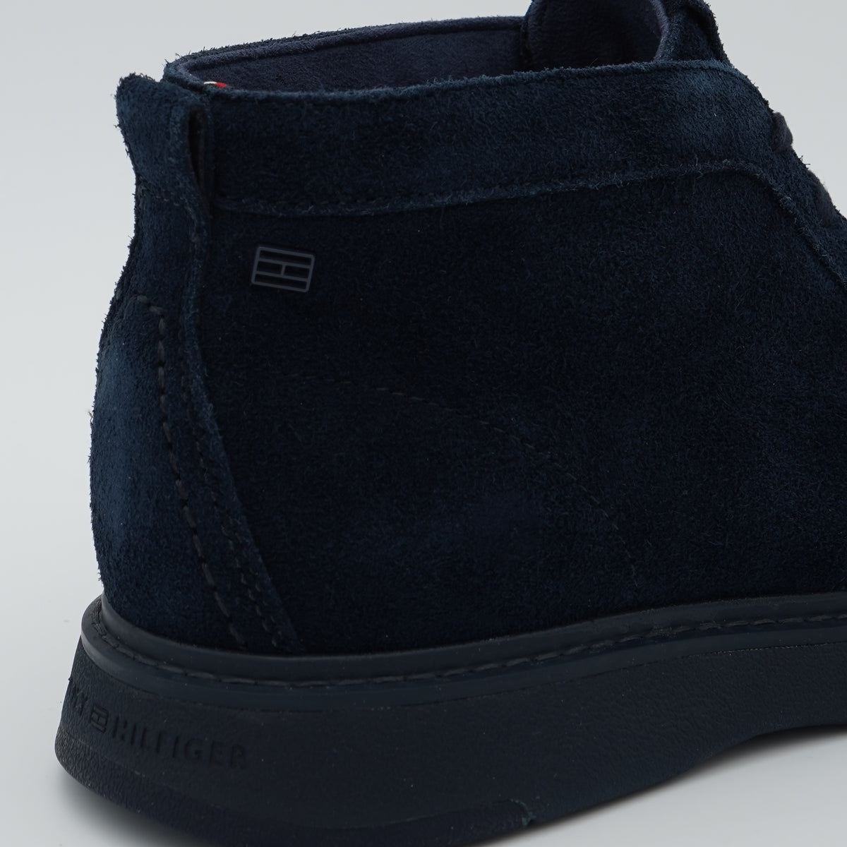 Polacchino Tommy Hilfiger Comfort Suede Chukka FM0FM06074 DW5 Navy Blue in Pelle Scamosciata con Suola EVA