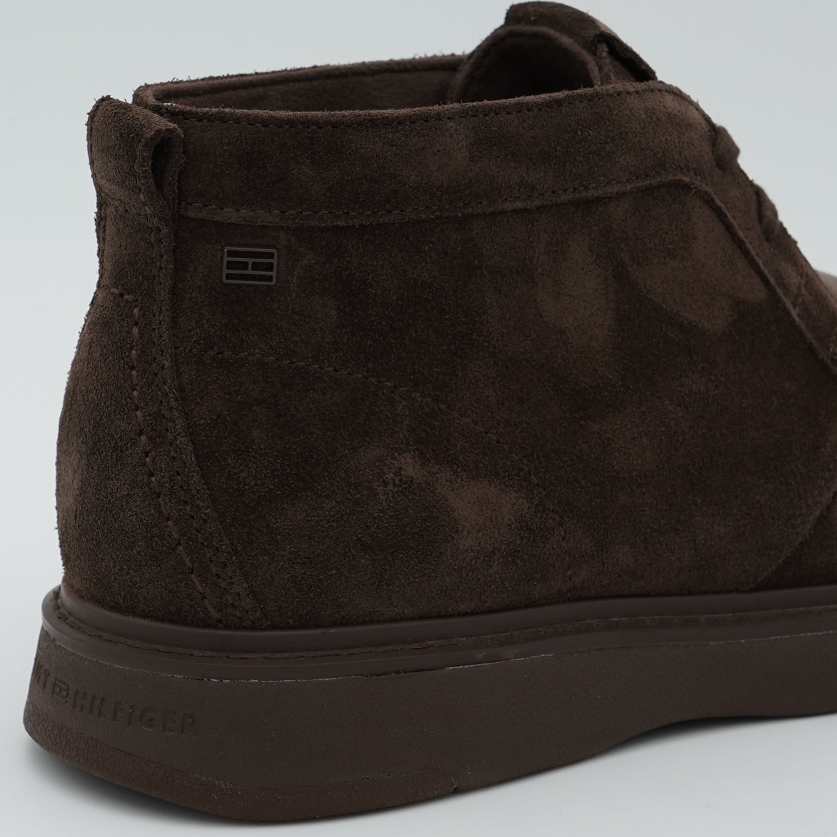 Polacchino Tommy Hilfiger Comfort Suede Chukka FM0FM06074 GT6 Marrone Scuro in Pelle Scamosciata con Suola EVA