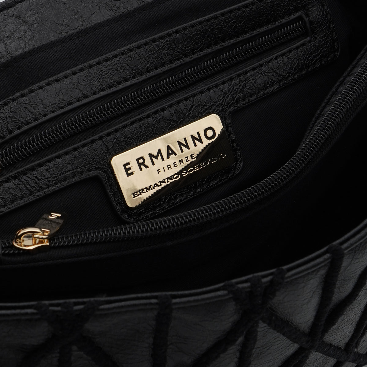 Borsa Ermanno Firenze by Ermanno Scervino Belen Flap Bag 12402280 Nera con Patta, Trama Geometrica e Catena Dorata