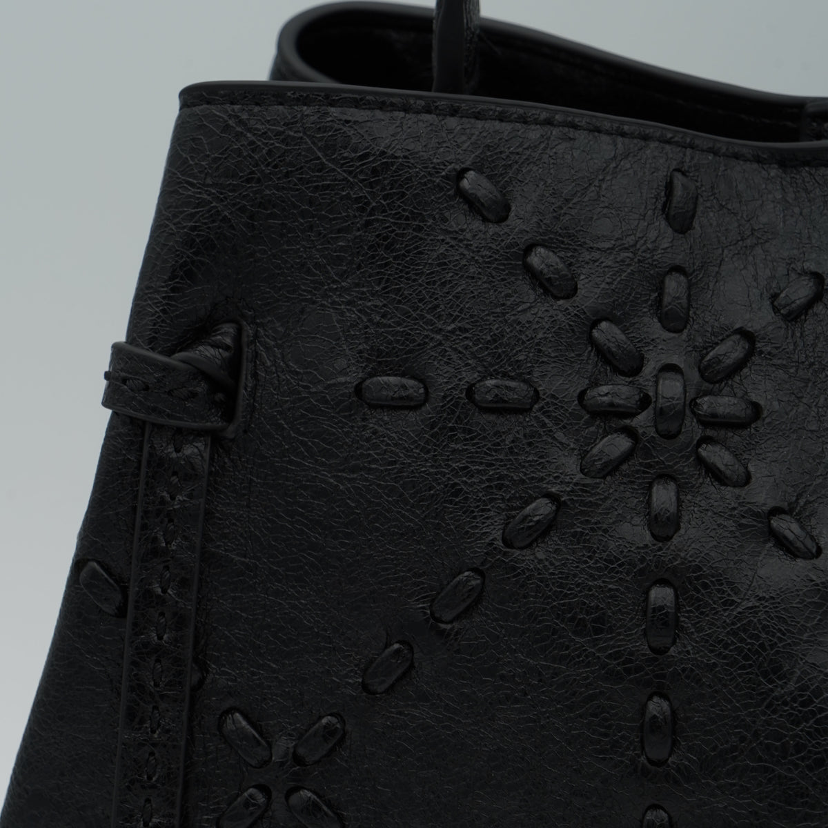 Borsa Ermanno Firenze by Ermanno Scervino Large Tote Brie 12402240 Nera con Ricamo Floreale Tono su Tono, Doppio Manico e Logo
