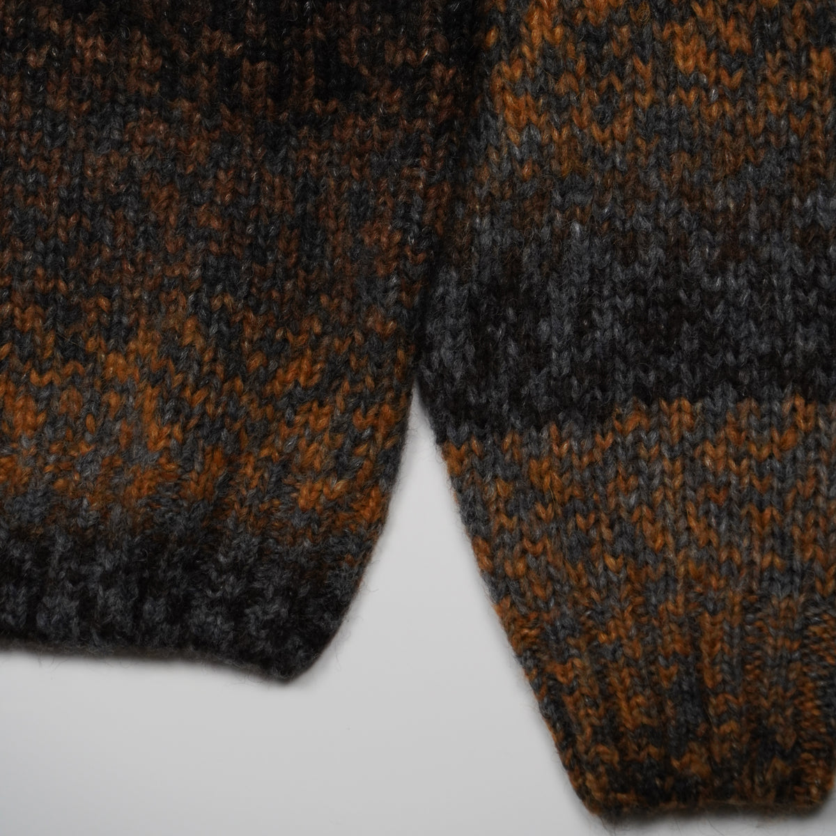 Maglione Girocollo Dondup UT309 M01037U 002 728 Camel Multicolore in Misto Lana e Alpaca con Fantasia a Righe Sfumate e Vestibilità Regular
