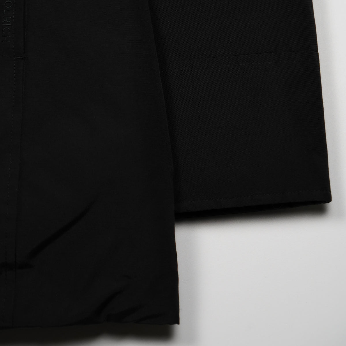 Parka Woolrich Boulder Nero con Cappuccio e Interno in Pelliccia Sintetica