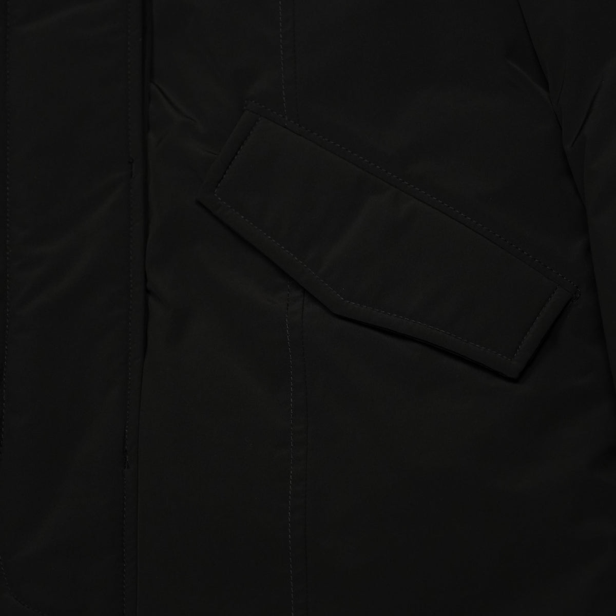 Parka Woolrich Luxury Arctic Nero con Cappuccio in Pelliccia