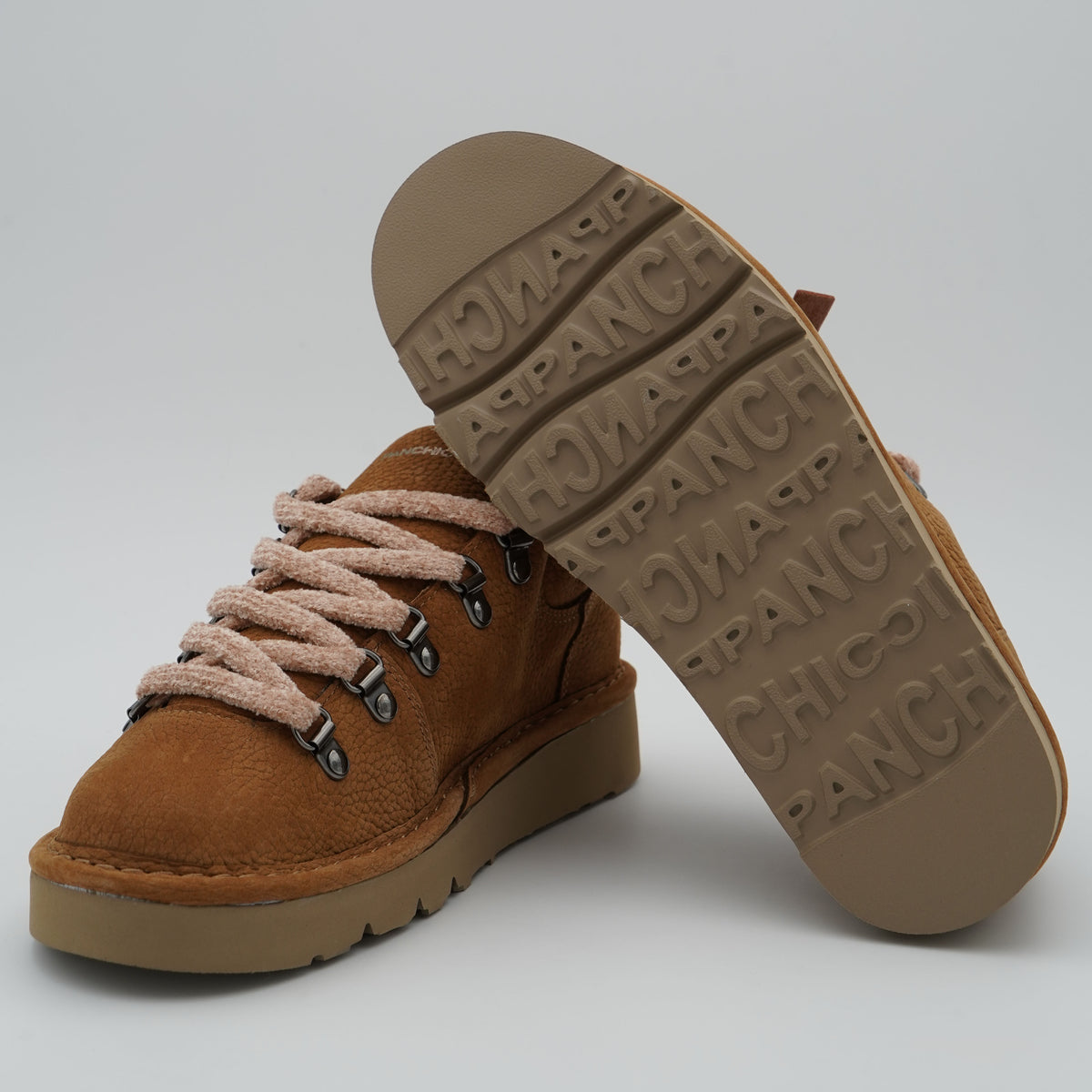 Scarpa Allacciata Panchic P007 Clay P007W010 D016 in Nabuk Brown Sugar con Lacci in Ciniglia Rosa Cipria e Suola EVA
