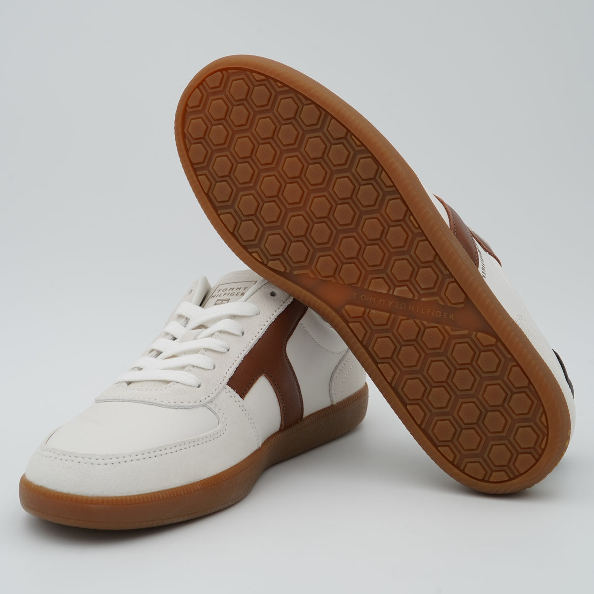 Sneakers Tommy Hilfiger TH Tribeca Leather Mixed Texture FM0FM06068 YBL Ecru in Pelle e Camoscio con Suola Gum