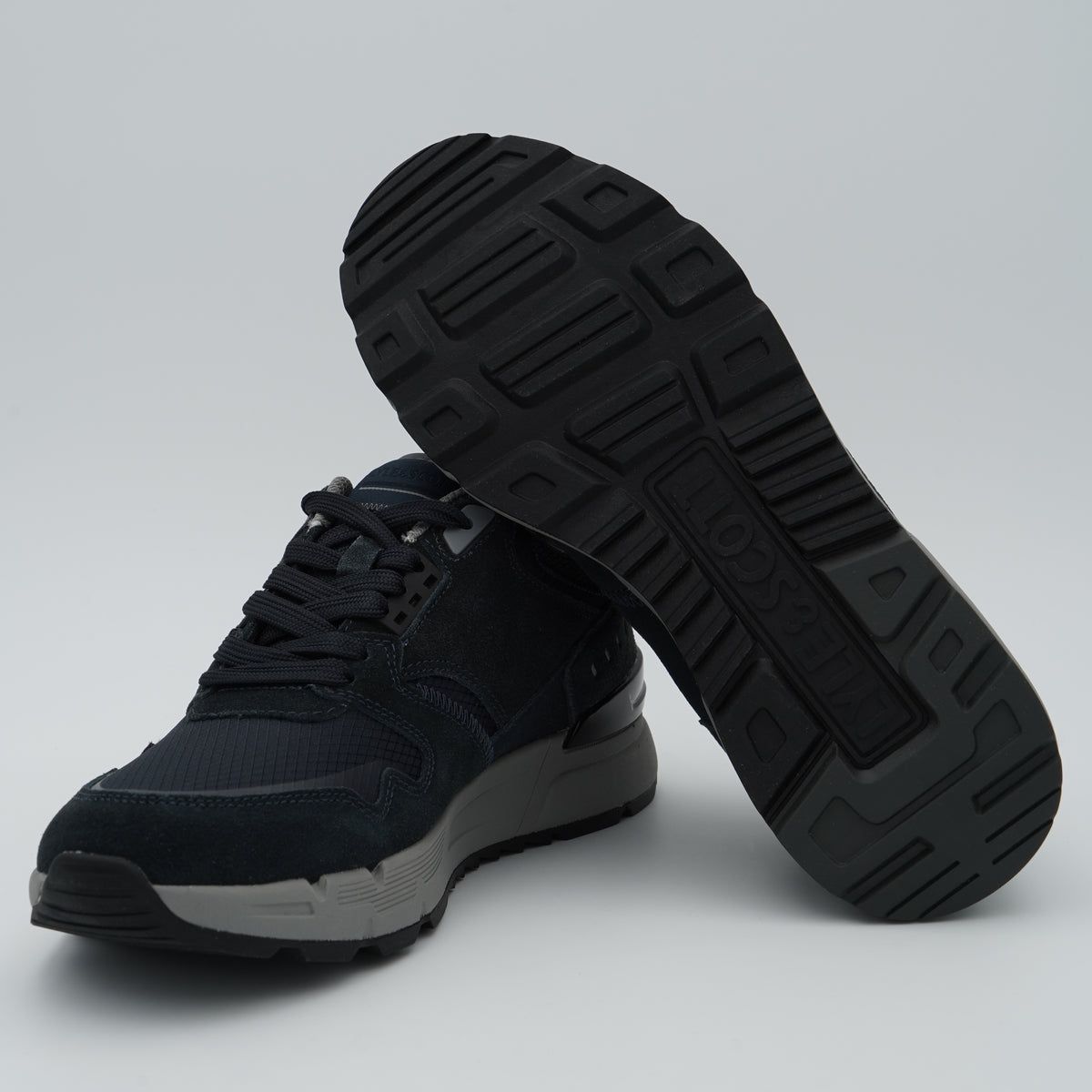 Sneakers Lyle & Scott Suecor Finlay LSMRU00003 116 Blu Navy in Camoscio e Tessuto Tecnico con Suola Chunky Grigia e Logo Aquila