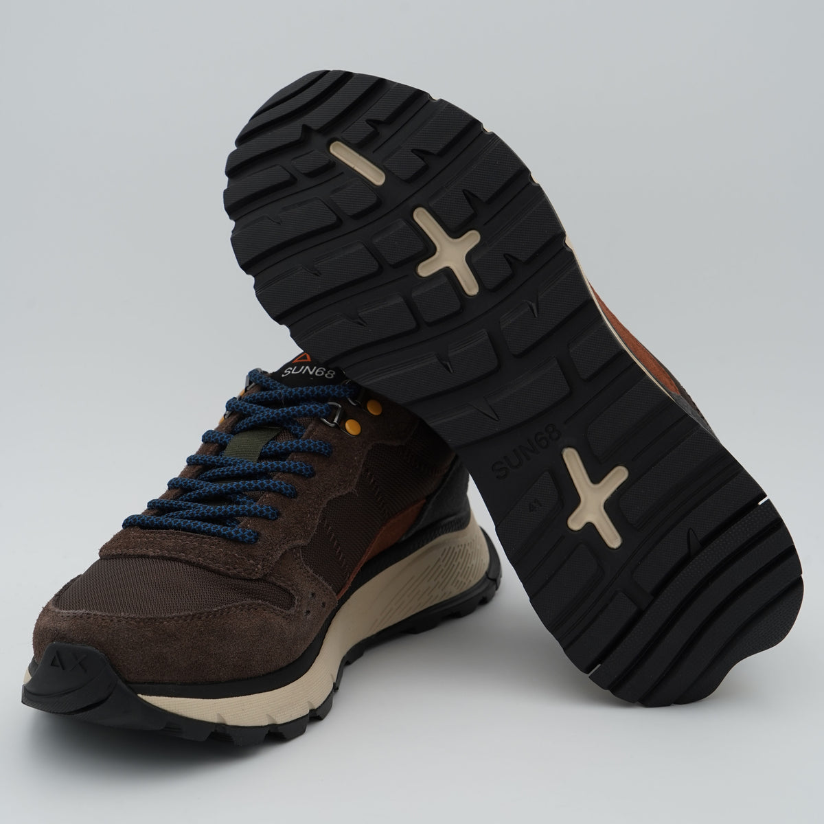 Sneakers SUN68 Fire & Camping Z46138 08 Marrone Scuro in Camoscio e Tessuto con Logo Ricamato, Lacci Trekking e Suola Chunky in Gomma
