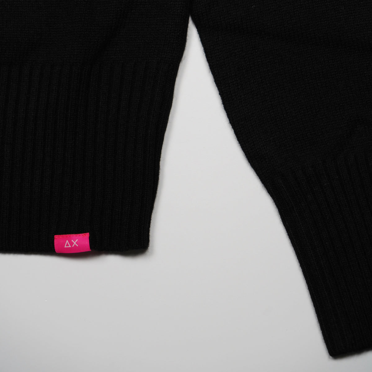 Maglione Girocollo SUN68 x The Beatles K46615 11 Nero in Lana e Cashmere con Cuore Rosso Love Me Do
