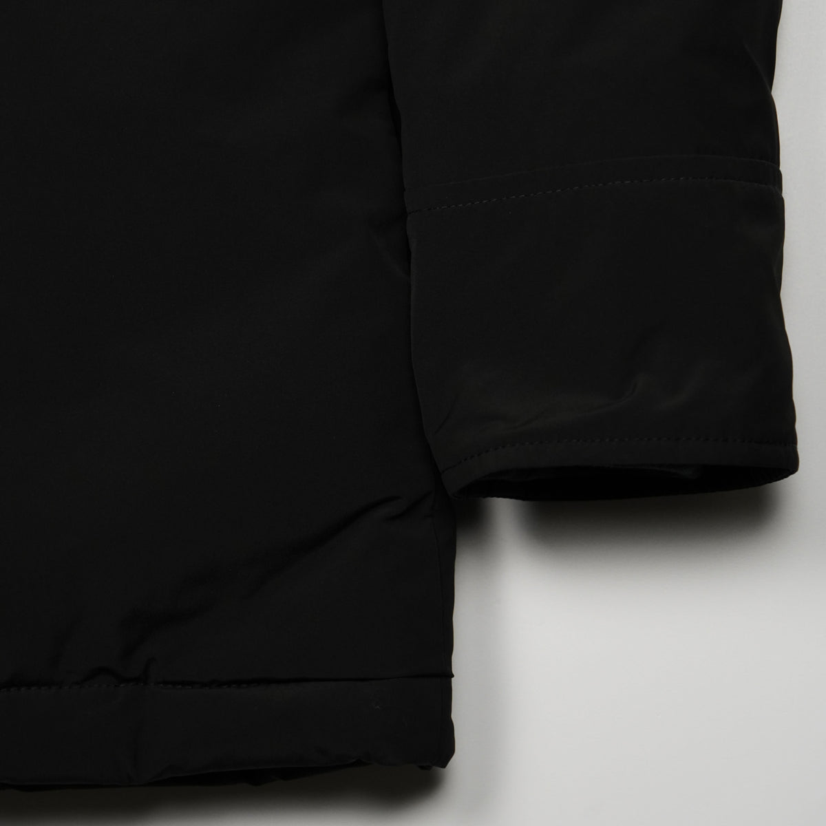 Parka Woolrich Luxury Arctic Nero con Cappuccio in Pelliccia
