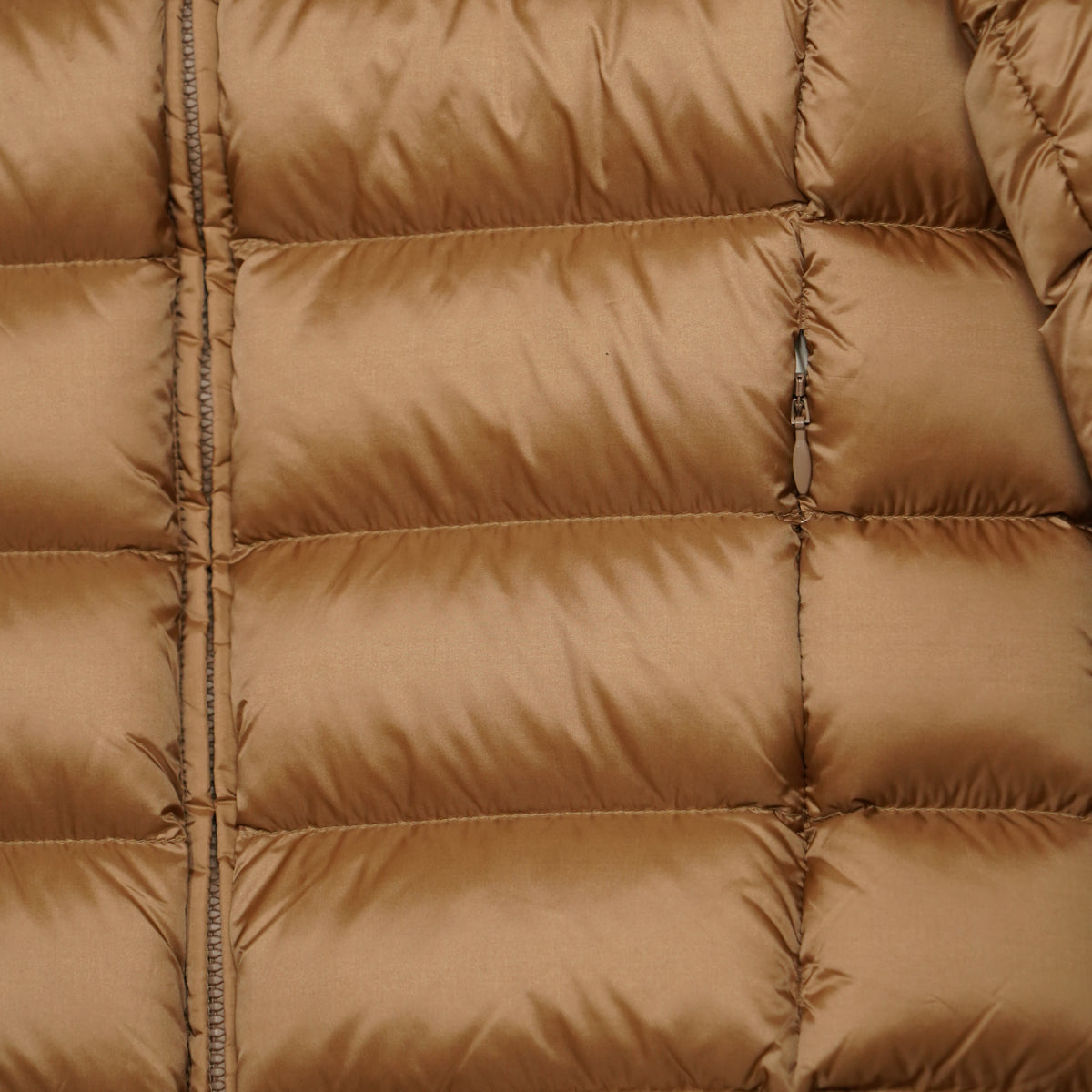 Piumino Colmar Originals Heritage 2222 3JQ 636 Beige Marrakech e Bianco Panna con Cappuccio, Bande Laterali a Contrasto e Imbottitura in Piuma Naturale