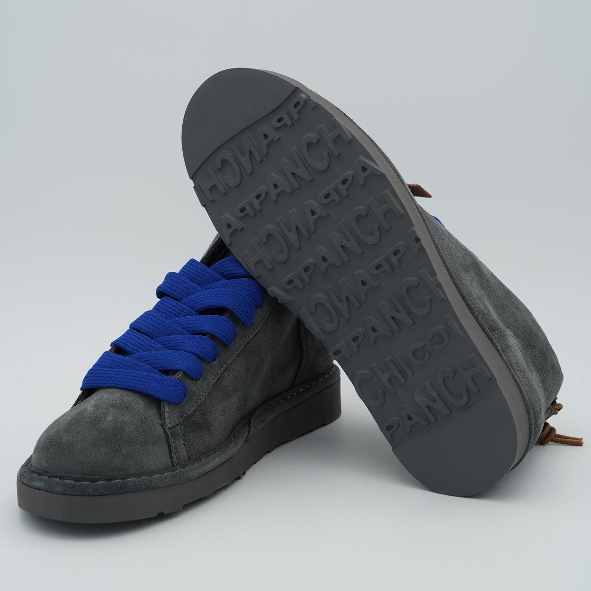 Polacchino Panchic Icon P001M036 V006 Antracite in Camoscio con Fodera Faux Fur, Lacci Blu e Suola EVA