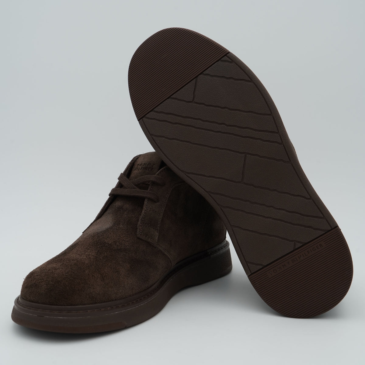 Polacchino Tommy Hilfiger Comfort Suede Chukka FM0FM06074 GT6 Marrone Scuro in Pelle Scamosciata con Suola EVA