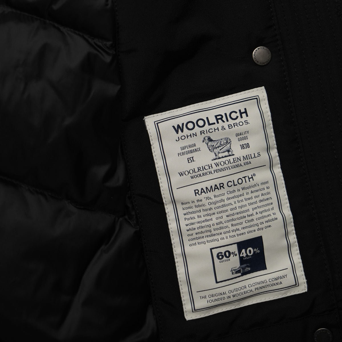 Parka Woolrich Boulder Nero con Cappuccio e Interno in Pelliccia Sintetica