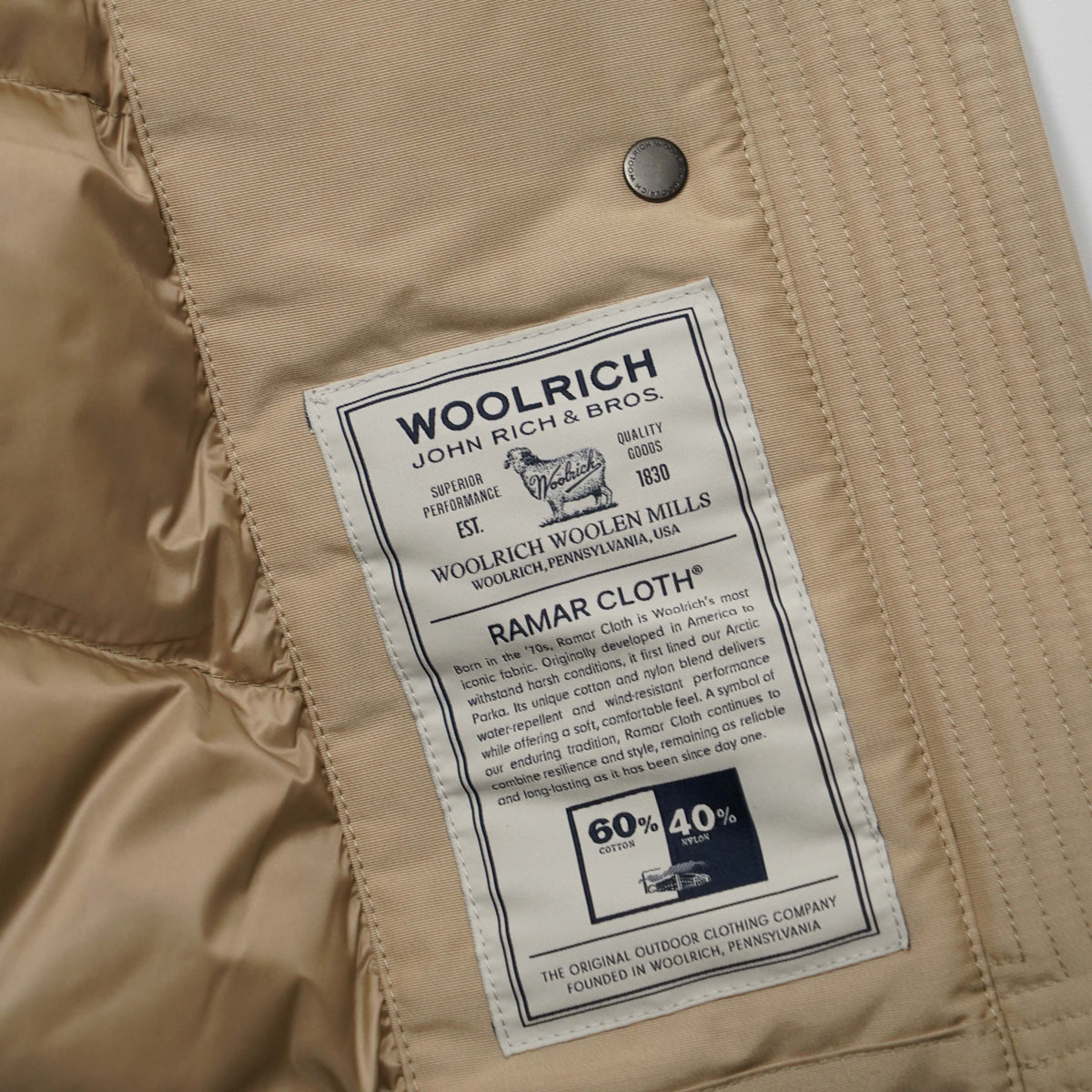 Parka Woolrich Boulder Beige con Cappuccio e Interno in Pelliccia Sintetica