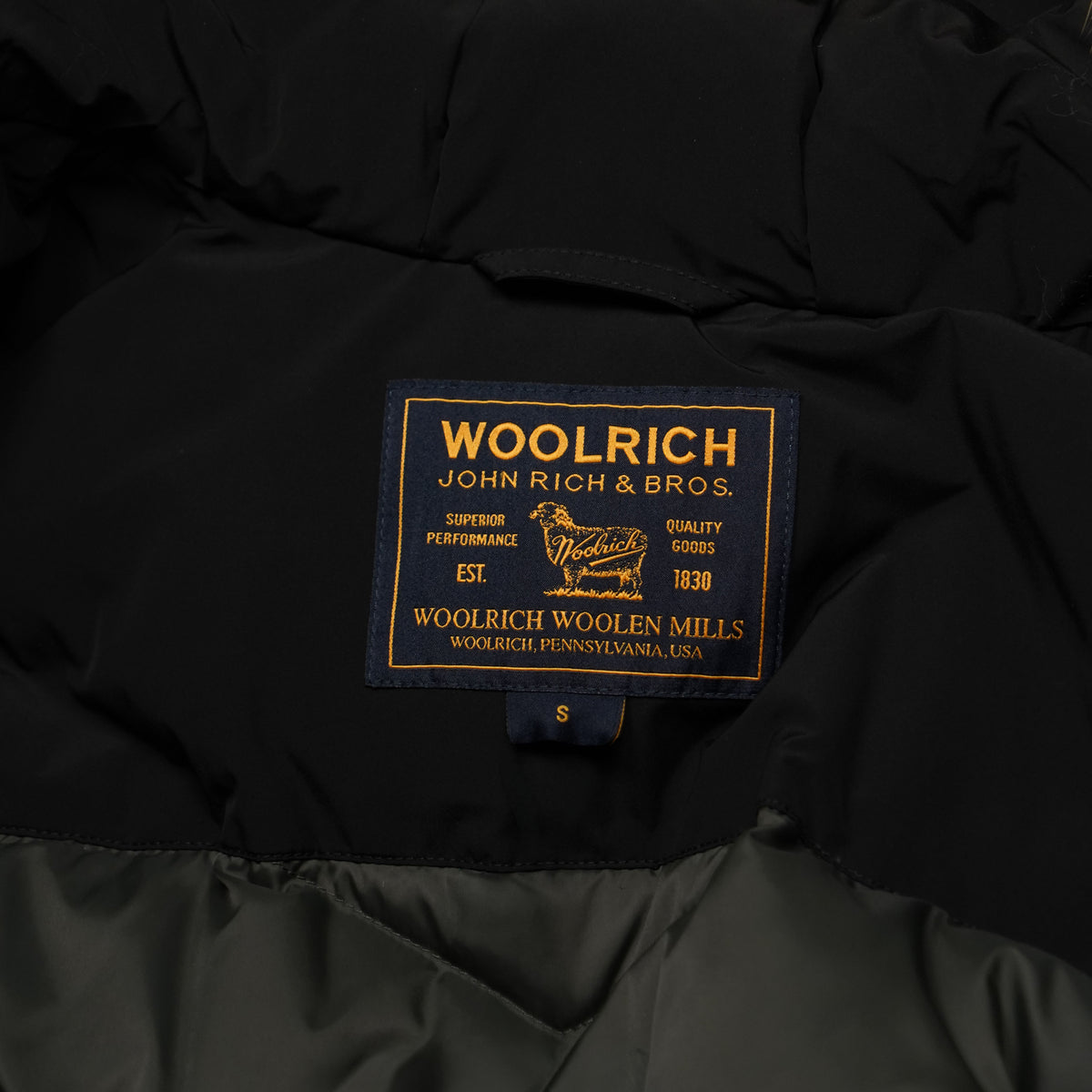 Parka Woolrich Luxury Arctic Nero con Cappuccio in Pelliccia