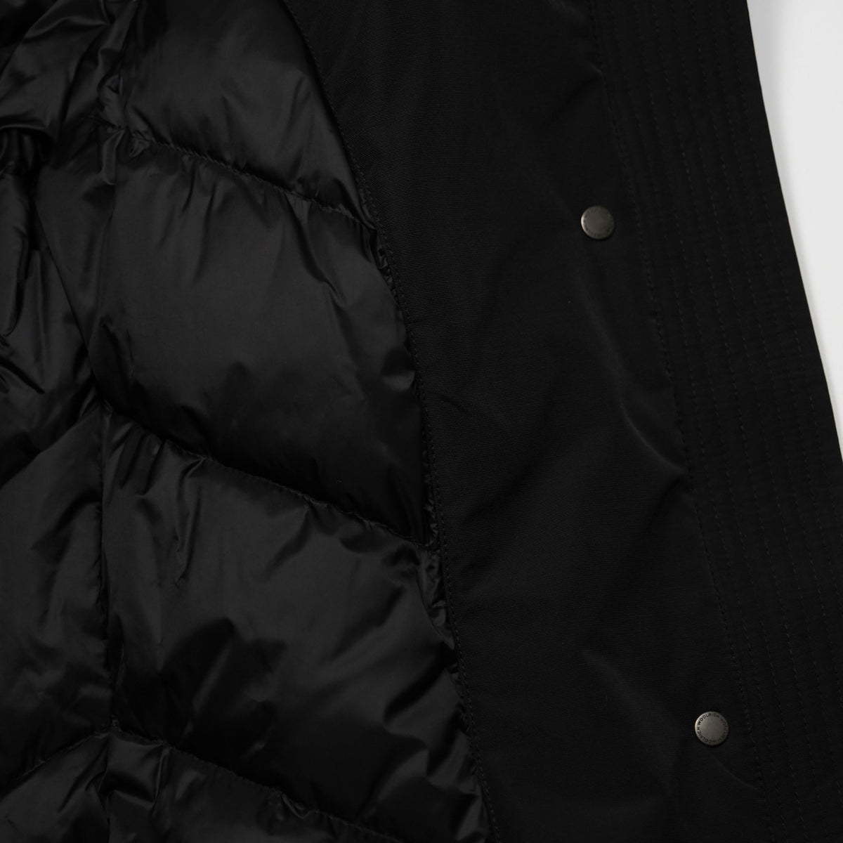 Parka Woolrich Boulder Nero con Cappuccio e Interno in Pelliccia Sintetica