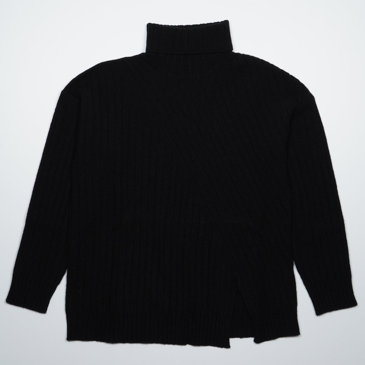 Maglione Dolcevita a Coste Kangra 4622-00185 Nero con Design Asimmetrico