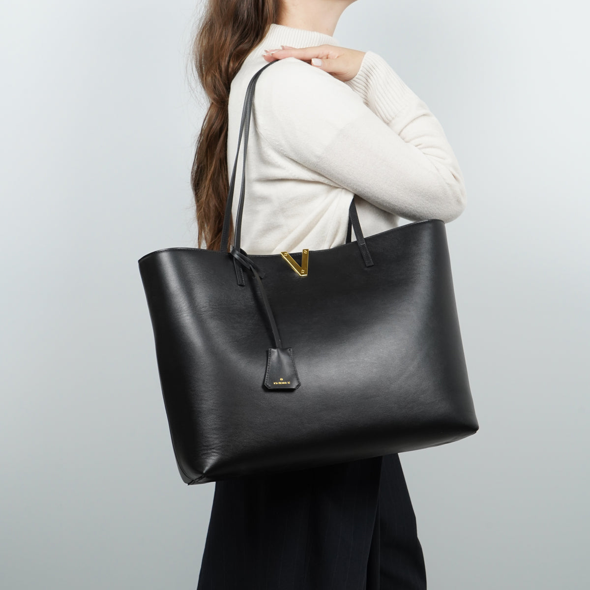 Borsa Tote Via Roma 15 VR1200 Nappa Nero con Dettaglio V Oro
