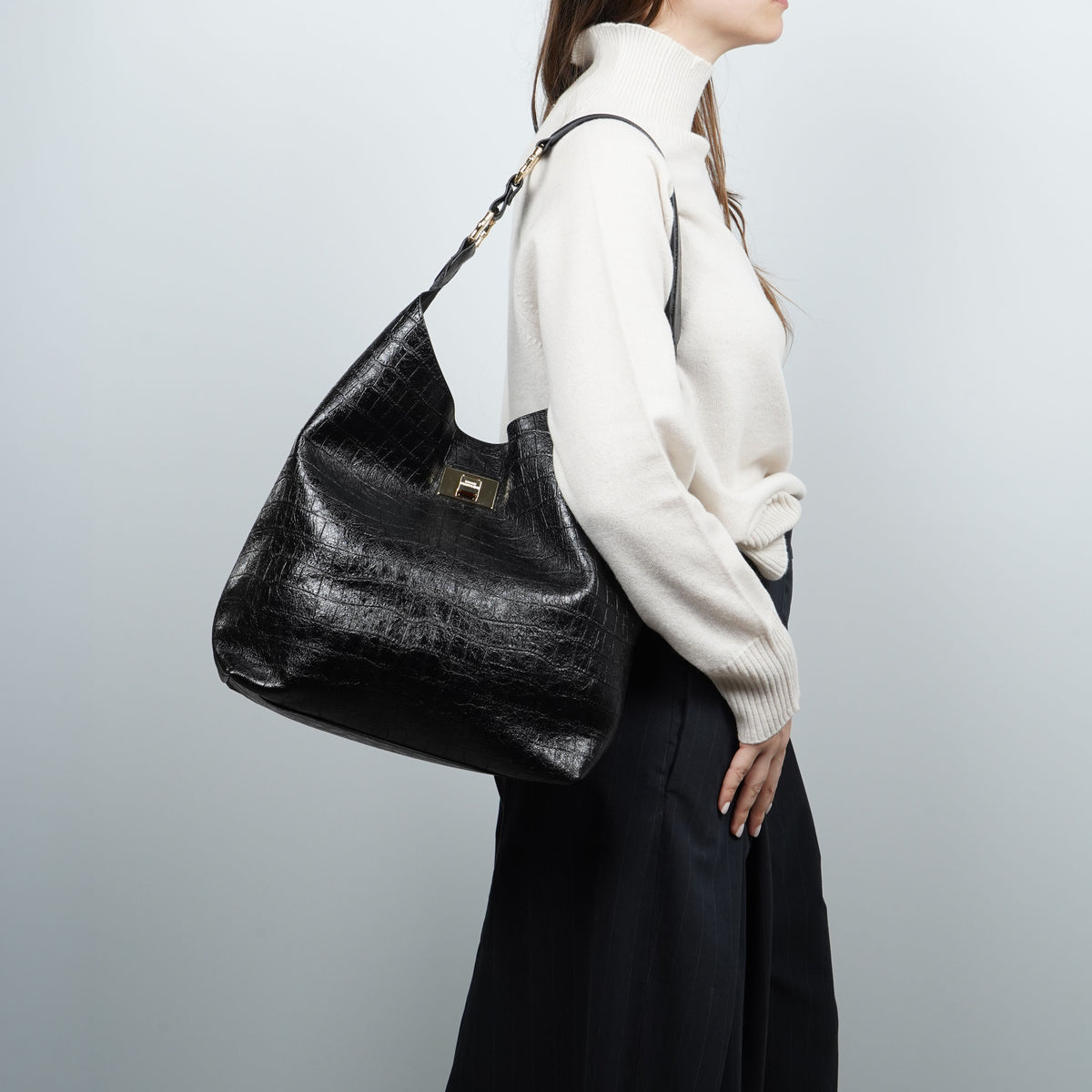 Borsa Ermanno Firenze by Ermanno Scervino Hobo Benjamin Cocco 12402269 Nera Effetto Coccodrillo con Manico a Spalla e Fibbia Logo Dorata