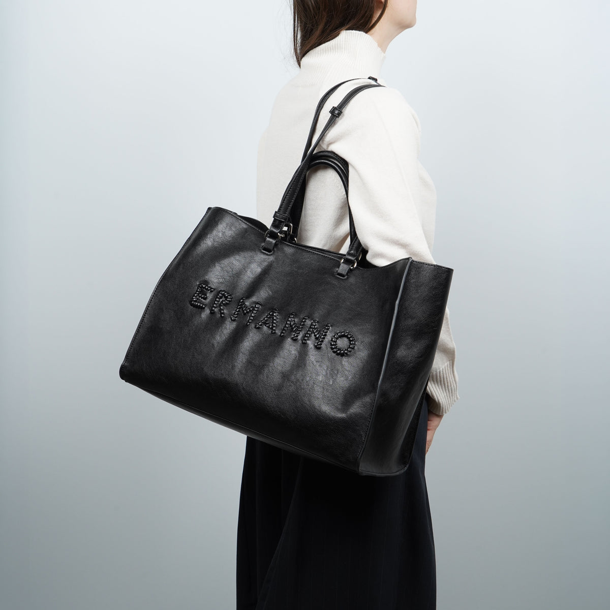 Borsa Ermanno Firenze by Ermanno Scervino Large Tote Barbara Logo 12402255 Nera con Doppio Manico e Logo Frontale