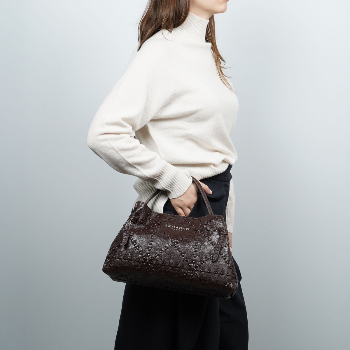 Borsa Ermanno Firenze by Ermanno Scervino brie Medium Tote 12402241 Marrone Scuro con Ricami Floreali Logo Metallico