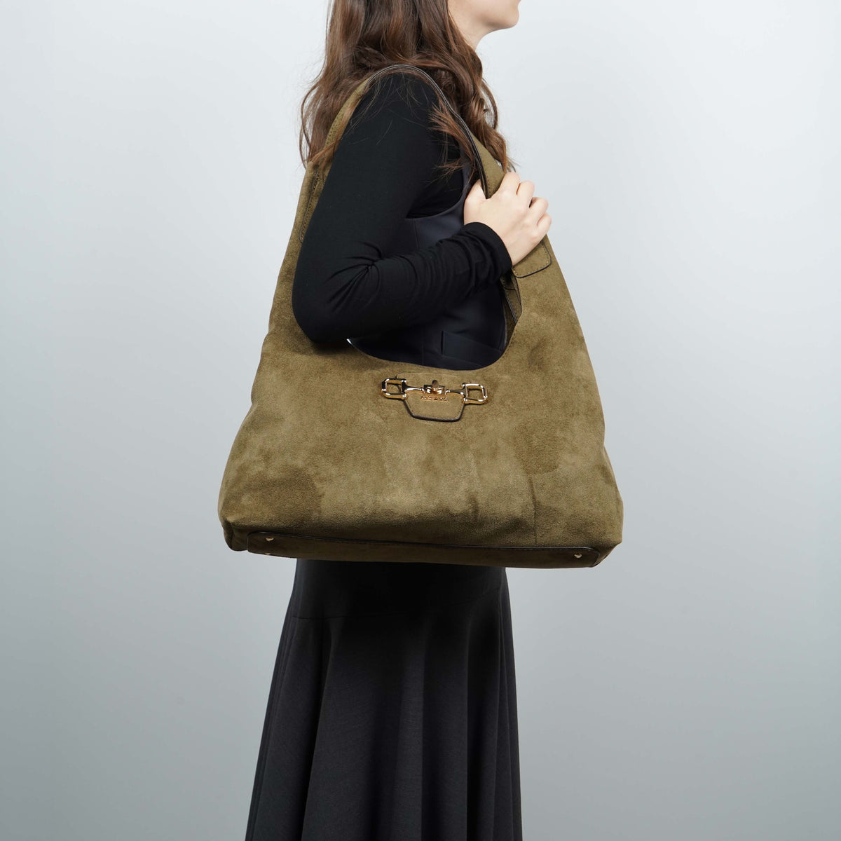 Borsa a Spalla Guess Sunset Maxi Hobo HWSG2314020 Olive Verde Oliva Effetto Camoscio con Morsetto Dorato